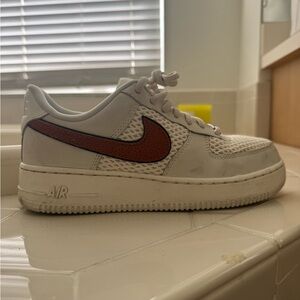 Nike Air Force 1 '07 in Sail and Dark Russet